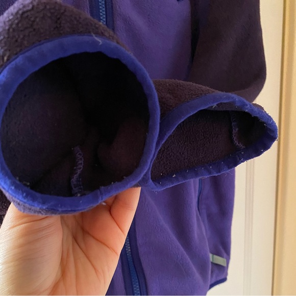 Patagonia fleece sweater purple comfy and warm size L women’s comfy fit - Picture 2 of 2